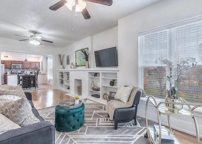 Carson Flats #6 | 1br • Near Bok• Osu Med•dtwn Apartment *