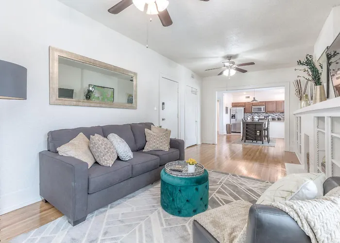 Carson Flats #6 | 1br • Near Bok• Osu Med•dtwn Apartment
